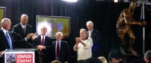 Jerry West applauded by his new statue