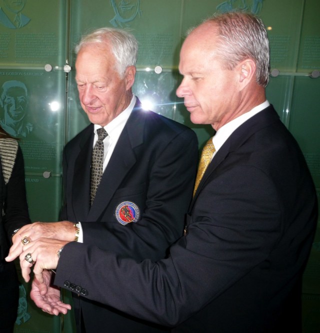 Gordie and Mark show their Hall of Fame rings