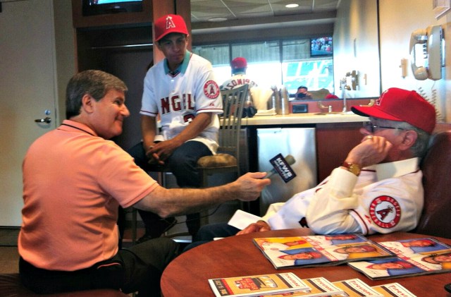 Chatting with Sherman and Espinoza (photo by Greg Ball)